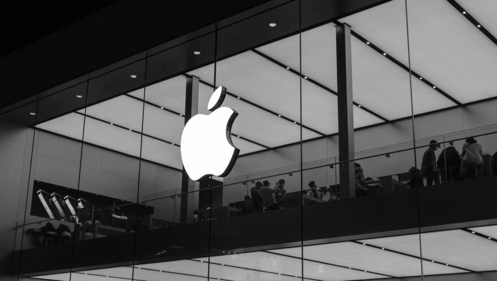 Apple: became the world's first three trillion US dollar company on Monday