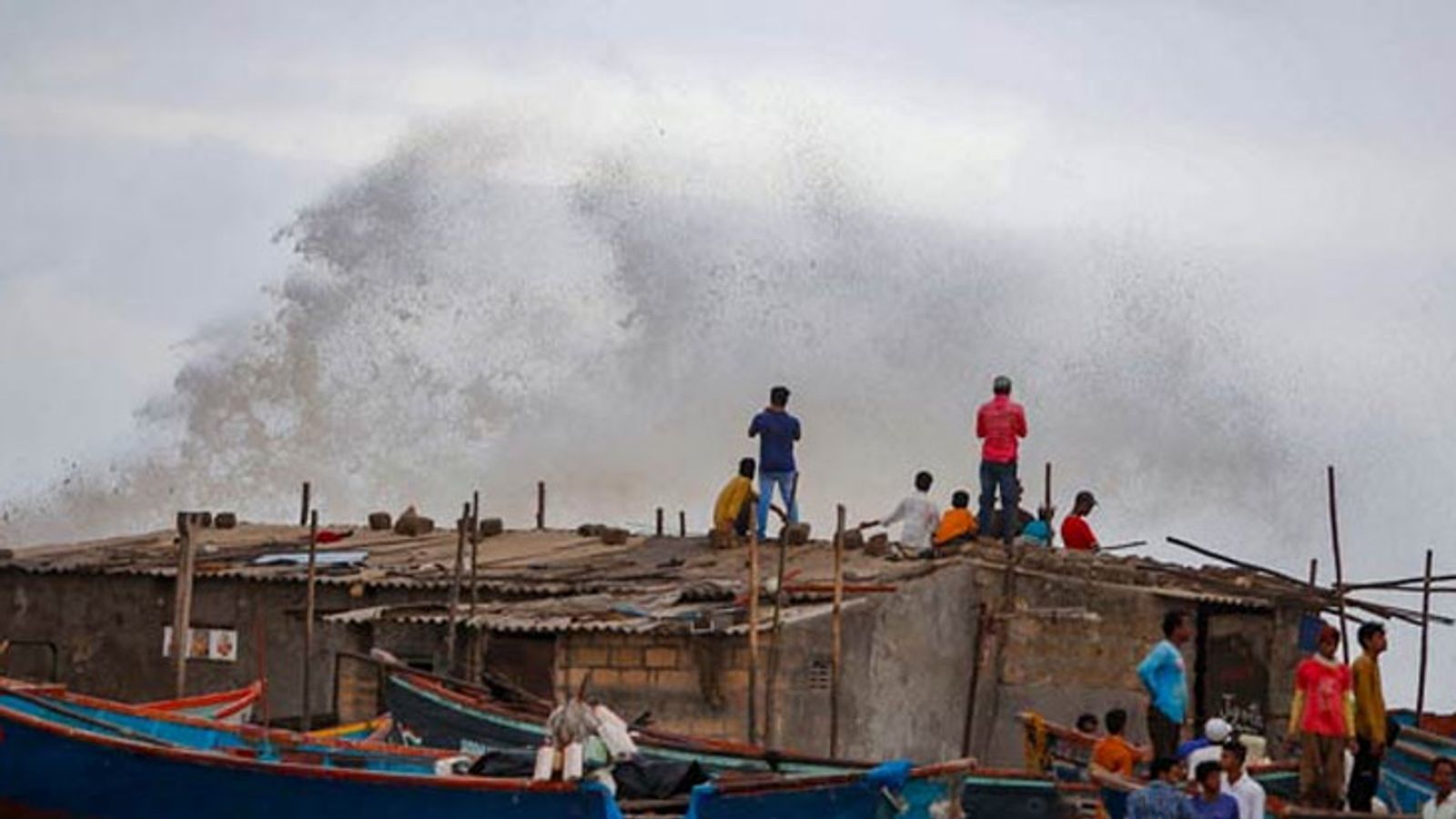 :Vayu' storm blew at a speed of 15 kmph