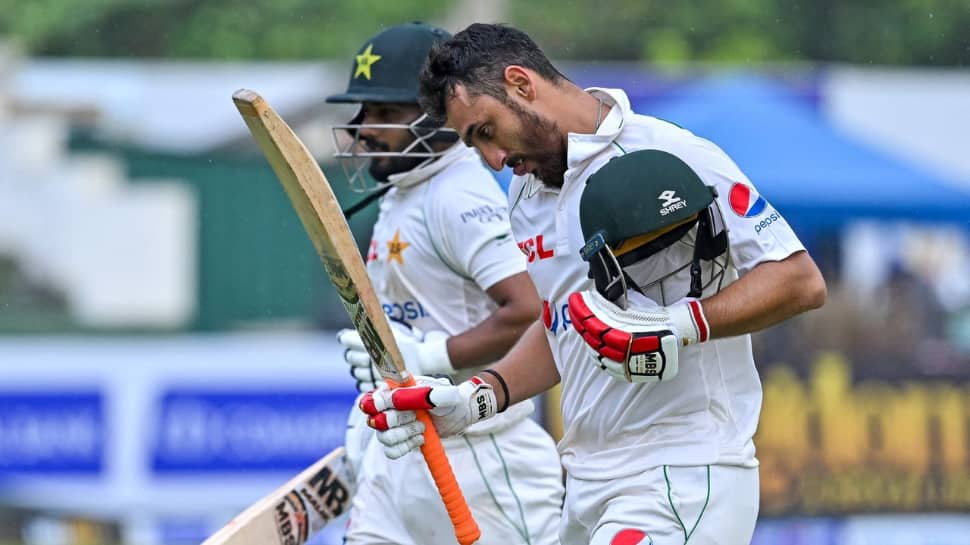 SL vs PAK 1લી ટેસ્ટ: સાઉદ શકીલ, આઘા સલમાન 221/5 સ્ટમ્પ પર સમાપ્ત કરવા માટે બીજા દિવસે પાકિસ્તાનને પુનર્જીવિત કરે છે | ક્રિકેટ સમાચાર