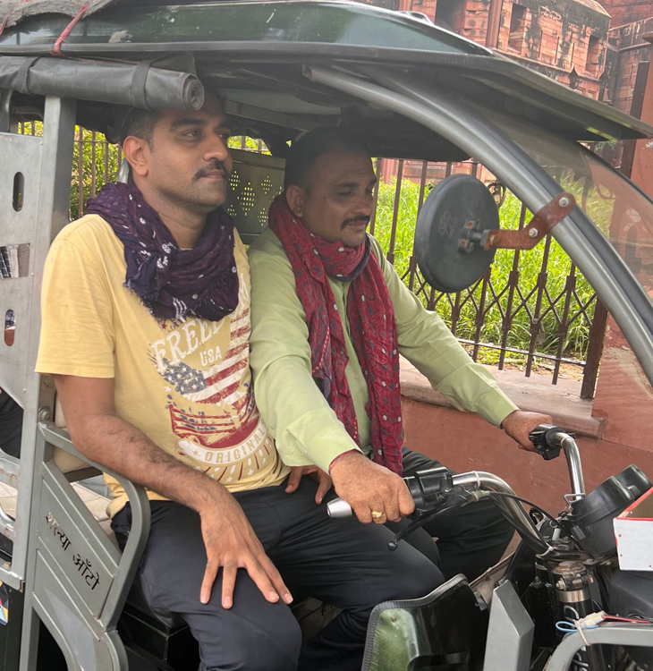 Rajkot Rural Police disguised as a rickshaw puller