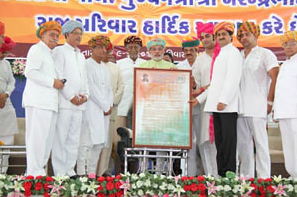 A picture of the time Prime Minister Modi was awarded the certificate in the year 2011