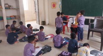 Teacher’s day was celebrated in Rapar taluka, student-turned-teachers surprised the teachers by teaching various subjects in the school. | રાપર તાલુકામાં શિક્ષક દિવસની ઉજવણી કરવામાં આવી, શિક્ષક બનેલા છાત્રોએ શાળામાં વિવિધ વિષયના પાઠ ભણાવી માસ્તરોને અચંબિત કર્યા