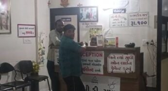 Mass suicide of a family in Dholka, sitting at home, the family members swallowed poison together | ઘરમાં બેસી પરિવારજનોએ એકસાથે ઝેરી દવા ગટગટાવી; પિતા-પુત્રનું મોત, માતા અને નાના પુત્રની હાલત નાજુક