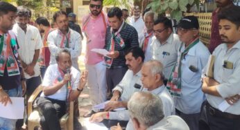 Presentation of 10 consecutive hours of electricity | અપૂરતી વીજળી મુદ્દે ખેડૂતોને સાથે રાખી કોંગ્રેસના ધરણા; PGVCL વર્તૃળ કચેરી ખાતે ધરણા યોજી આવેદનપત્ર આપવામાં આવ્યું